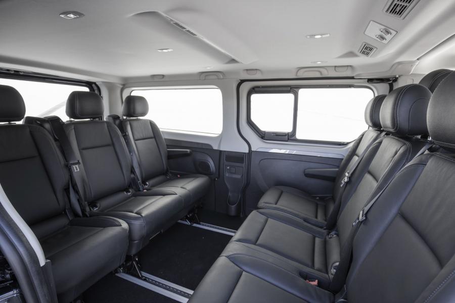Интерьер Renault Trafic SpaceClass 2017 года  (WW) (фото 12 из 43)